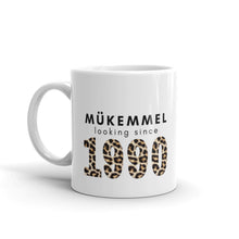 Load image into Gallery viewer, Mükemmel looking since  - Mug Leo mit &quot;Jahreszahl&quot;
